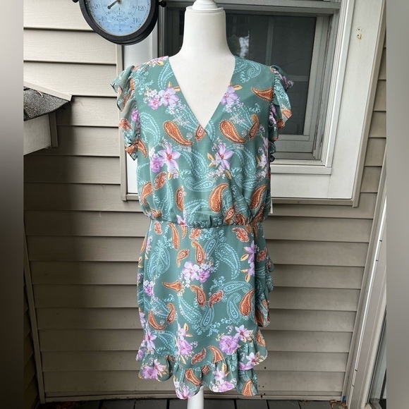 Nwt-bar III- Women's Printed V-Neck Ruffle Dress - Picture 2 of 10